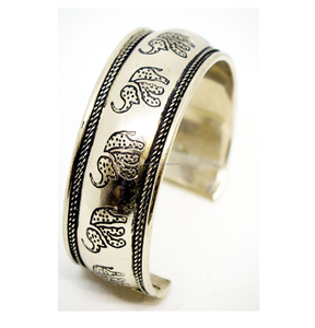 Unique Design Out Looking Handmade Unisex Hand Cuff High Quality Hammered Craft Metal Jewelry Wide Cuff <b>Bangles</b> - Product Image 2