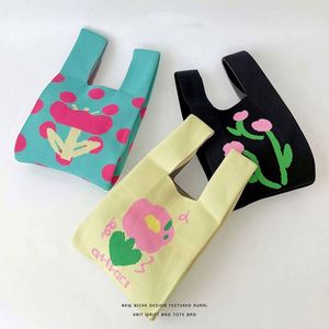 Nouveau sac en crochet japonais de créateur, motif canard de dessin animé, sac à main tricoté floral - Product Image 3