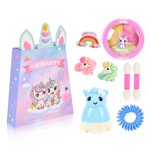 Ensemble de <span class=keywords><strong>maquillage</strong></span> pour enfants <span class=keywords><strong>Licorne</strong></span> : Poudre, palette de fards à paupières, baume à lèvres, élastiques à cheveux, bague <span class=keywords><strong>arc</strong></span>-<span class=keywords><strong>en</strong></span>-<span class=keywords><strong>ciel</strong></span> – Kit cosmétique de jeu d'imitation sûr et non toxique - Product Image 4