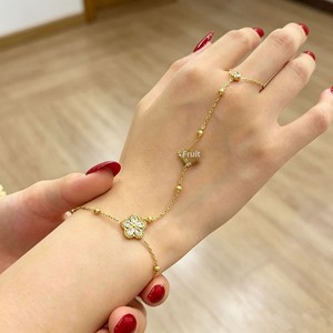 Pulsera <span class=keywords><strong>de</strong></span> Cadena para el Dedo con Trébol <span class=keywords><strong>de</strong></span> Tres Capas <span class=keywords><strong>de</strong></span> <span class=keywords><strong>Acero</strong></span> <span class=keywords><strong>Inoxidable</strong></span> Chapado en Oro PVD <span class=keywords><strong>de</strong></span> 18k con Zirconia, Joyería Impermeable <span class=keywords><strong>de</strong></span> Moda - Product Image 4