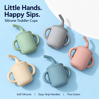 Gobelet d'apprentissage en silicone personnalisé avec logo, double poignée et paille, pour bébé et tout-petit, avec couvercle à bec verseur en option