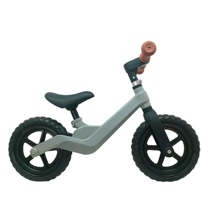 <span class=keywords><strong>Mini</strong></span> bicicleta de plástico para bebés pequeños, juguetes rojos para niños, bicicleta de equilibrio de 10 pulgadas Sin pedal, los mejores scooters para niños pequeños - Product Image 2