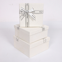 Boîte d'emballage de luxe pour fleurs de rose, de haute qualité, recyclable, avec revêtement UV, laminage mat, gaufrage et ruban