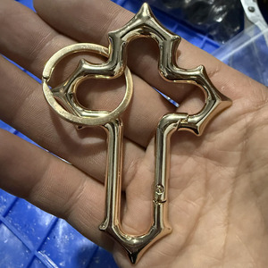 Chaveiro de Metal Gótico com Cruz de Espinhos, Clipe Mosquetão, Crucifixo Cristão Religioso, Clipe de Cinto EDC, Argola para Chaves - Product Image 4