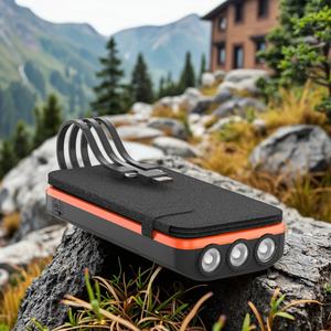 Batterie externe solaire 16000mAh avec panneau solaire, charge rapide sans fil, lampe LED et câble 3 fils - Product Image 4