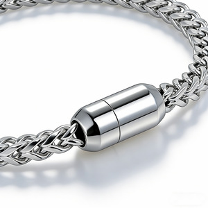 Pulsera de Cadena de Acero Inoxidable con Cierre Magnético para Niños, Chapada en Oro, Estilo Lujoso y Moderno - Product Image 3