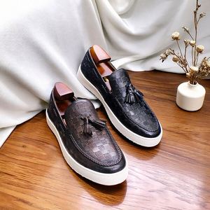 Ultime <span class=keywords><strong>Scarpe</strong></span> Casual da <span class=keywords><strong>Uomo</strong></span> in Vera Pelle Stile Retrò con Nappe, Squisito Design Goffrato, Slip-on con Suola Piatta - Product Image 4