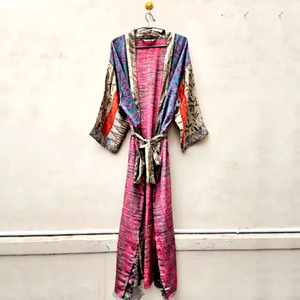 Kimono de Seda Vintage Hecho a Mano en India, Ropa de Dormir para Mujer, Vestido Largo de Playa para Verano, Estilo Bohemio con Cuello en V - Product Image 1