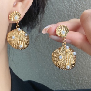 Boucles d'oreilles pendantes Junhong en alliage avec perles, plaqué or/argent, style anniversaire, luxe haut de gamme, vente en gros - Product Image 1