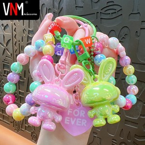 Porte-clés en acrylique en forme de lapin perlé, style dessin animé mignon et tendance, pour <span class=keywords><strong>sac</strong></span> et voiture, pour femmes, vente en gros - Product Image 1