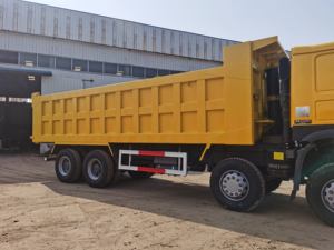 Camión Volquete Usado HOWO de 25 Toneladas, 8x4, 371hp, con Motor y Caja de Cambios Importados, Garantía de 1 Año, en Venta - Product Image 2