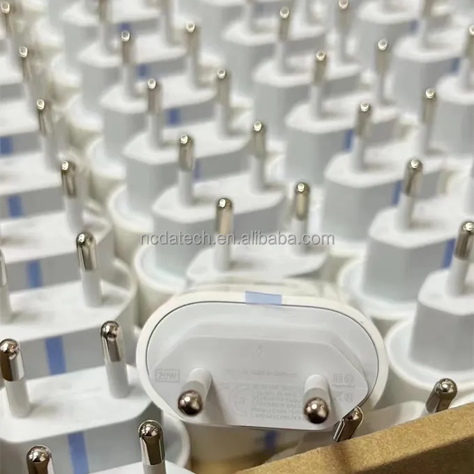 Cargador blanco sin caja 20W