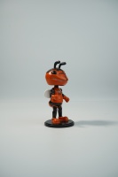 Sculpture de mascotte abeille en polyrésine peinte à la main, écologique et personnalisée, figurine bobblehead, logo de club scolaire, équipe sportive, décoration de bureau