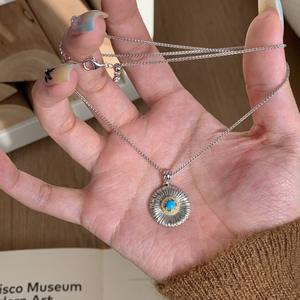 Collar con Colgante de Margarita Turquesa de Plata de Ley S925, Estilo Antiguo, Diseño de Nicho de Lujo de Alta Gama para Clavícula, Accesorio de Moda - Product Image 1