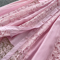 Robe chemise longue élégante rose pour femme, style décontracté, avec empiècements en dentelle, col à revers, manches courtes bouffantes et ceinture, idéale pour le quotidien