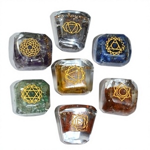 Mascotte sculptée et gravée en agate de haute qualité, style Feng Shui, pour la guérison des chakras et l'orgonite - Product Image 1