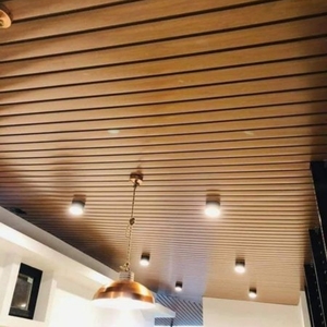 Nhôm treo trần tuyến <span class=keywords><strong>t</strong></span>ính Dải hồ sơ cho trung <span class=keywords><strong>t</strong></span>âm mua sắm Dễ dàng cài đặ<span class=keywords><strong>t</strong></span> trên trần lưới chống cháy thiế<span class=keywords><strong>t</strong></span> kế đục lỗ cho hội trường - Product Image 1