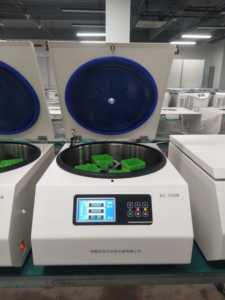 Centrífuga de baixa velocidade clínica do plasma do soro do grande volume 4x500ml para o produto do Desktop do hospital do laboratório - Product Image 5