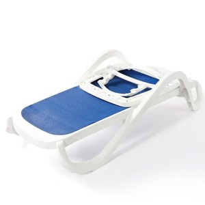 Chaise longue en plastique et résille, bleu roi et blanc, inclinable manuellement, pour piscine, jardin et plage - Product Image 4