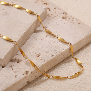 <span class=keywords><strong>Collana</strong></span> Minimalista con Catena a <span class=keywords><strong>S</strong></span> in Bambù, Acciaio Inossidabile Placcato Oro 18K - Product Image 3