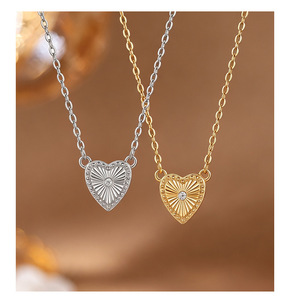 Collier avec pendentif en forme de cœur sculpté en argent sterling S925, style vintage, élégant, tendance, bijoux fins, cadeau pour les femmes modernes et élégantes - Product Image 3
