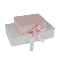 Boîte d'emballage de perruque cosmétique de luxe rose avec fermeture à ruban en carton, logo personnalisé, design haut de gamme, avec matériaux recyclés, écologique