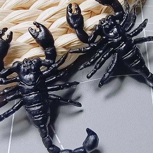 Usine en vrac 40*50mm noir Scorpion 100 pièces Gag pratique Kokes jouets personnalisé Miniature en plastique PVC matériel garçons jouets - Product Image 6