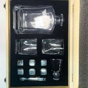 Caja de regalo de madera Premium Juego de decantadores de <span class=keywords><strong>whisky</strong></span> que incluye <span class=keywords><strong>dos</strong></span> vasos y otros accesorios - Product Image 1