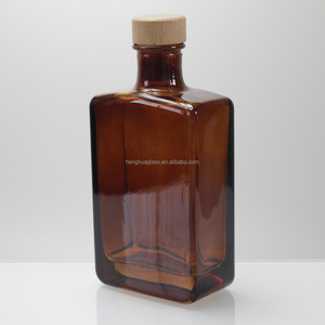 Botella de Vidrio Ámbar Marrón de 200 ml, 200 cc, Tipo Frasco de Bolsillo, Plana y Rectangular, para Licor, Whisky y Bebidas Espirituosas, con Tapón de Corcho - Product Image 2
