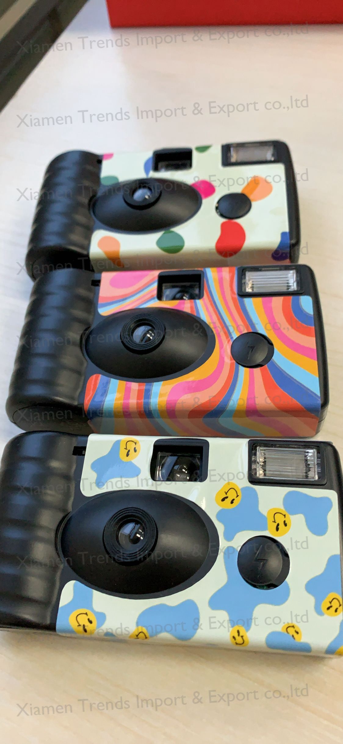 สีดำมีรูปแบบฝาครอบ