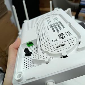 ONU Original Wifi 6 Catv F6600R 4GE+1USB+1Tel Alimentation <span class=keywords><strong>12V</strong></span> <span class=keywords><strong>APC</strong></span> RJ45 Double Fibre Équipement Réseau Fibre Optique FTTH - Product Image 5