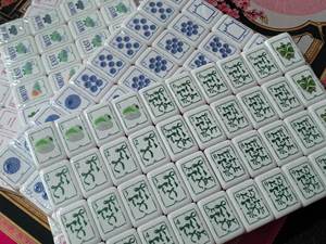 Coffret de Mahjong Américain 160 pièces Pastel Aquarelle Bleu Clair Face Avant Rose Vert Rayé Côté Cadeau Décontracté de Collection pour les Fêtes - Product Image 2