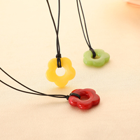 Collier de fleurs en acrylique coloré fait à la main réglable corde fil de cire évidé résine fleur pendentif collier pour les meilleurs amis