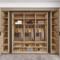 Armoire ouverte moderne de qualité supérieure personnalisable BALOM avec tiroirs, portes vitrées, idéale pour chambre à coucher