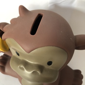 Tirelire en plastique en forme de singe - Product Image 6