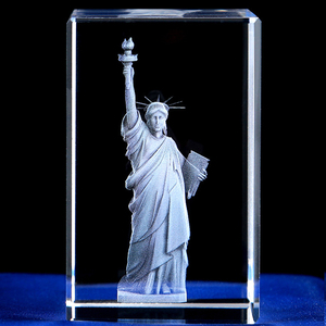 <span class=keywords><strong>New</strong></span> York Tourist Souvenir Sculpture Decoration Statue Of Liberty Crystal Crafts Laser Cube 3D Engraved Crystal - Product Image 3