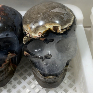 Calaveras de Cristal de Ágata Volcánica Fluorescente Natural al por Mayor, Talladas a Mano, Pulimentadas, Figuras de Piedra Curativa, Decoración Feng Shui, Halloween - Product Image 6