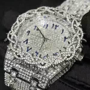 Reloj de lujo de alta gama con diseño de espinas, totalmente incrustado con una esfera de moissanita, perfecto para el estilo hip-hop y para fiestas. - Product Image 1