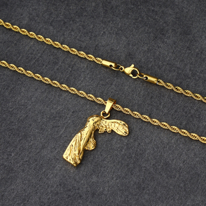Mythe grec Collier personnalisé PVD plaqué or en acier inoxydable Relief Gravure Victoire Déesse Samothrace Pendentif Collier pour hommes - Product Image 4