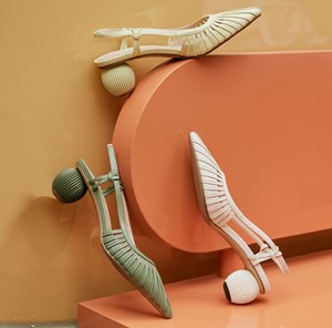 Mules en cuir véritable, pantoufles originales à bout rond, élégantes, uniques, de créateur, talons de luxe pour femmes - Product Image 3