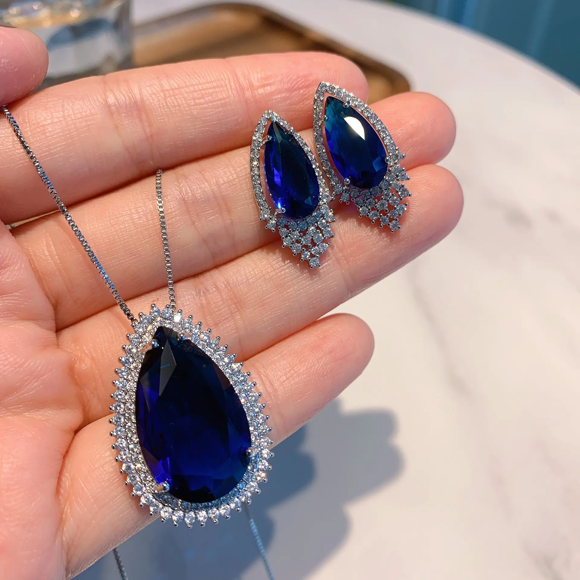 16 15*25 Đá Quý Đồ Trang Sức Hai Mảnh Của Phụ Nữ Màu Xanh Kim Cương Sapphire Vòng Cổ Bông Tai Trang Sức Set