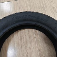 Pneus de moto tubeless personnalisés professionnels 120/70-12, motif robuste, matériau en caoutchouc naturel