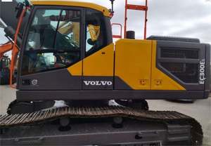 Excavadora Volvo EC210DL Usada en Venta, Precio Económico, en Buenas Condiciones, Modelos EC200 y EC240 Disponibles - Product Image 3