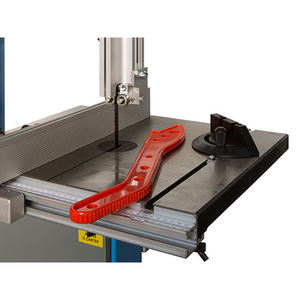 Fervi 0855 230V 0.75kW scie à ruban à bois, capacité de coupe 300x155mm - Product Image 2