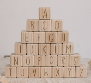 Jeux de blocs en bois naturel pour l'alphabet et les nombres - Product Image 1