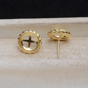 ชุดต่างหูและแหวนเงินแท้ S925 พร้อมจี้ลูกไม้  อุปกรณ์ DIY  ฐานรองไข่มุก 10 มม. แบบแบน ชุบทอง  รุ่น 5009 - Product Image 4