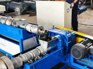 קטן מחזור פלסטיק גלולה ביצוע מכונת ממוחזר פלסטיק PE <span class=keywords><strong>PP</strong></span> <span class=keywords><strong>pelletizing</strong></span> גרנולות ציוד - Product Image 2