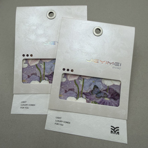 Etiquetas Colgantes y Etiquetas de Papel con Estampado en Caliente con Lámina Dorada, Ecológicas y de Lujo, Personalizadas para Bolsas de Ropa y Empaquetado de Prendas - Product Image 2