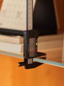 Librería grande de madera maciza de diseño moderno con función de visualización de prevención de polvo de media casa y puerta de vidrio para almacenamiento de apartamentos - Product Image 5