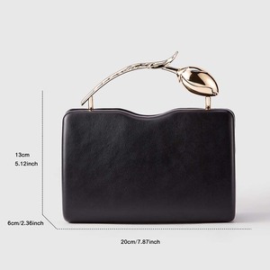Nouvelle arrivée : Pochette de soirée en cuir PU tendance avec chaînes, coque rigide et bandoulière chaîne - Product Image 3